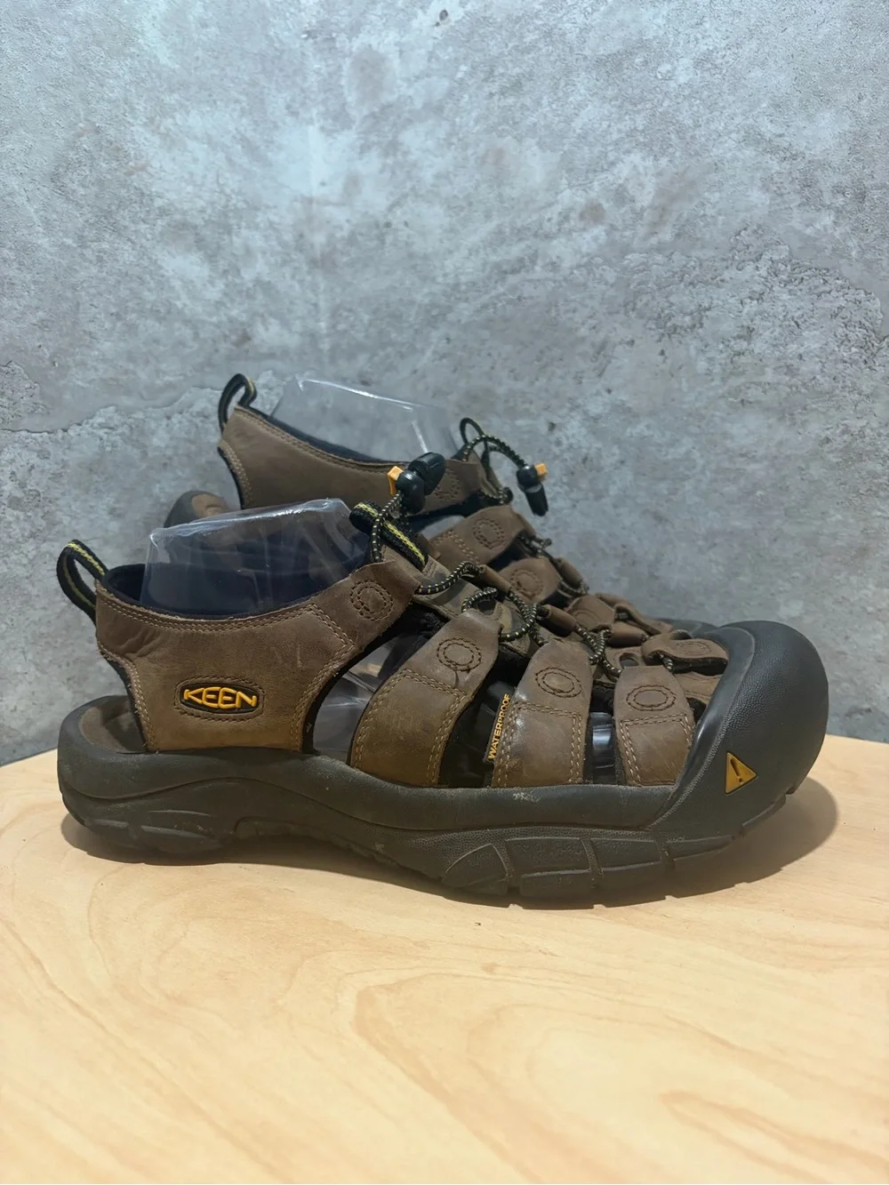 KEEN Men's Newport Leather Sandals size 9
